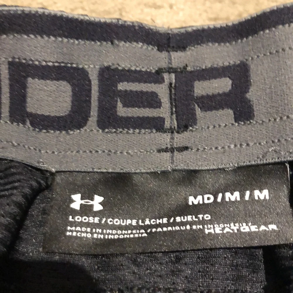 Under armor heat gear. Size medium. Prelove pre worn condition. M. Athletic - Picture 3 of 6